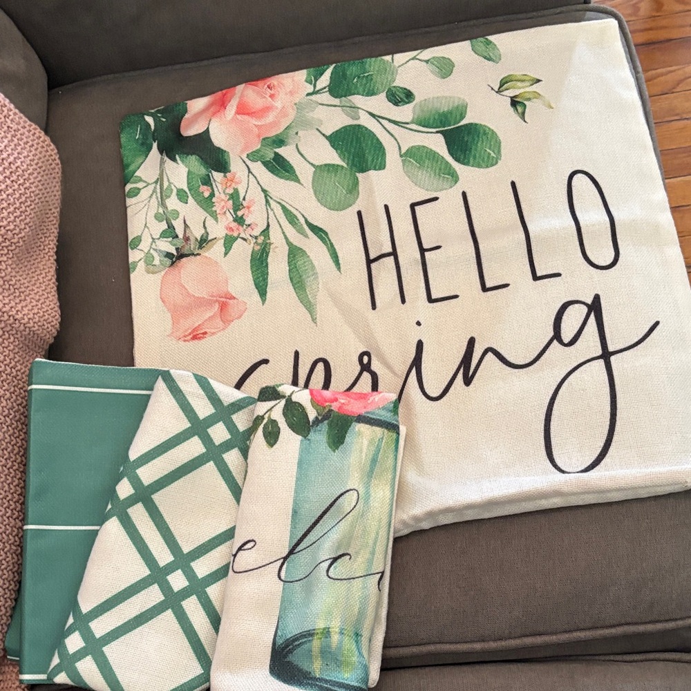 Set of 4 Decorative Pillow Covers.  20x20